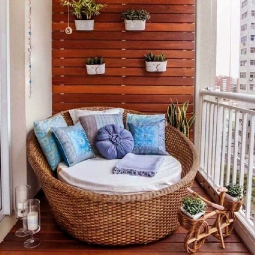 Комфортный отдых на балконе или лоджии с плетеной мебелью